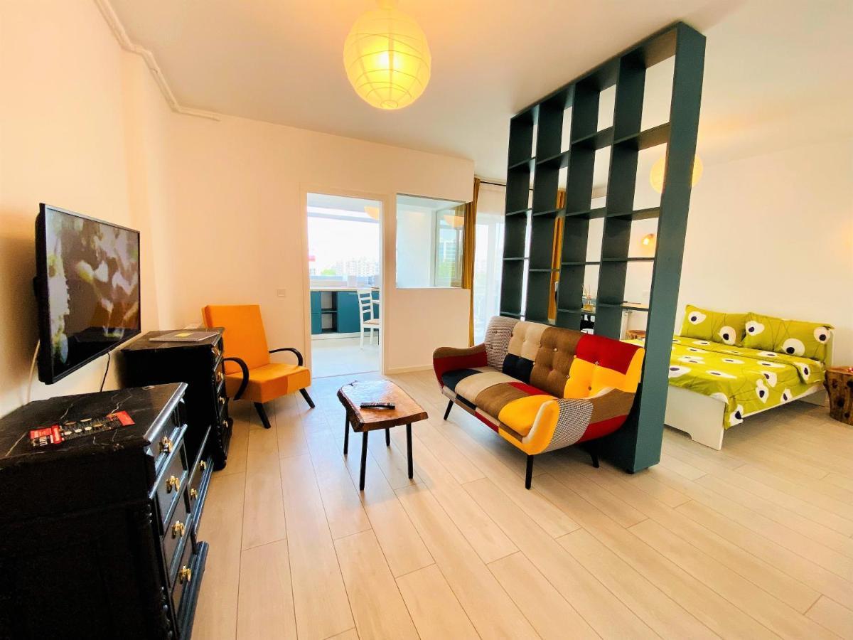 Plaza View Apartment *